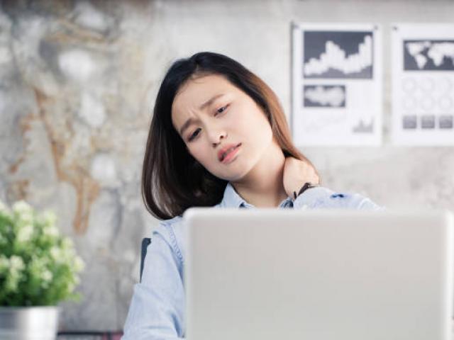 Les douleurs de nuque en ostéopathie: comprendre, prévenir, soulager