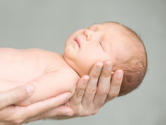 Votre nourrisson a du mal à tourner la tête ? Voici le témoignage d'une  jeune maman!