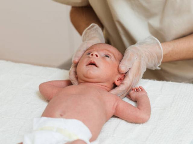 La plagiocephalie, qu'est-ce que c'est ? Anne Ollivier osteopathe vous explique !